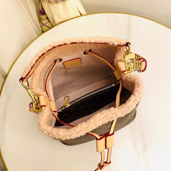 ルイヴィトンバッグ着用イメージ